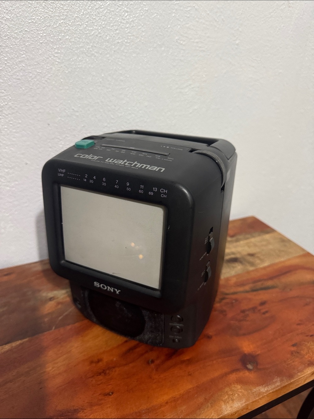 Sony Color Watchman FDT-5BX5 5" CRT Portable TV AM/FM Radio Retro Gaming TESTED
